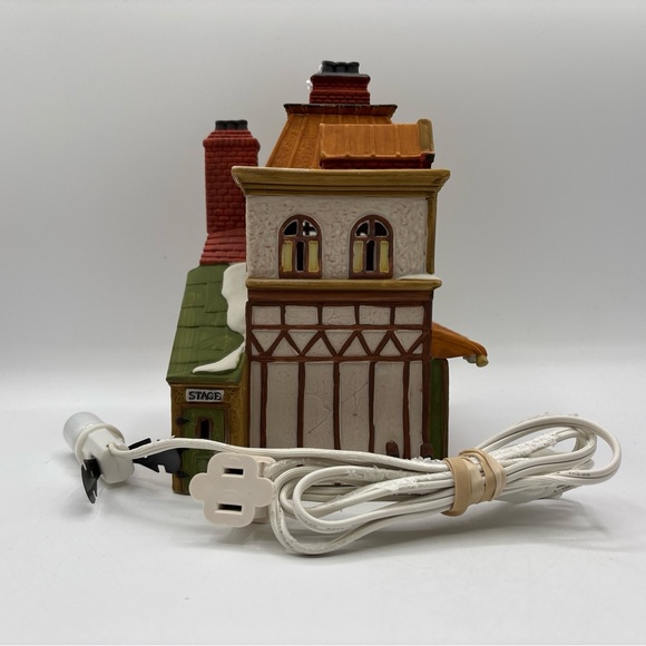 Department 56 1989 Vintage HVC Dickens Village Series Theatre Royal 5584-0 - Picture 7 of 12
